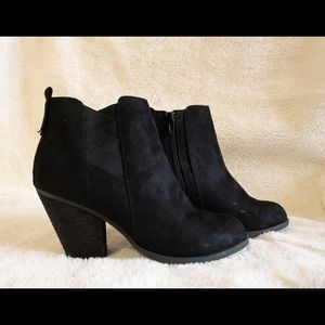‼️sold‼️Ankle black boots with heels